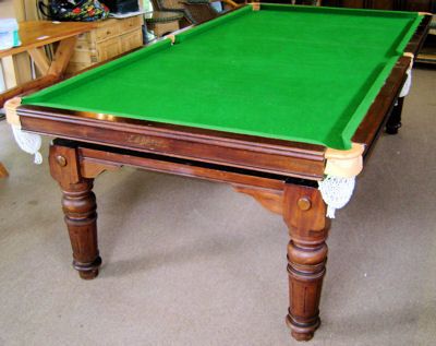 (M694) 8ft E J Riley Mahogany Convertable Diner