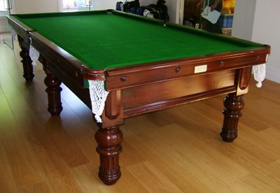 (M789) 9ft x 4.5ft John Benett Mahogany Snooker / Pool Table