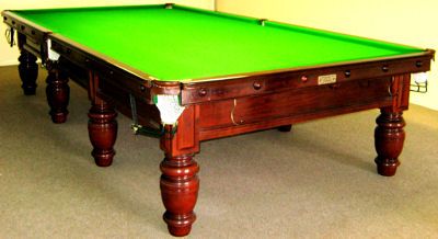 (M711) Full-Size Mahogany Turned Leg Table