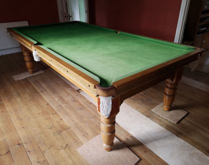 (M1179) 9 ft H & T Snooker/Pool Convertible Dining Table