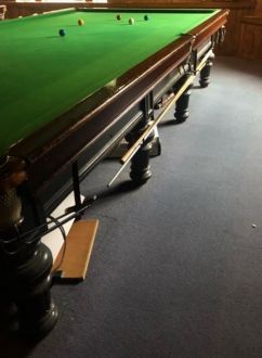 (M1387) Full-Size Mahogany Turned & Fluted Leg Snooker Table