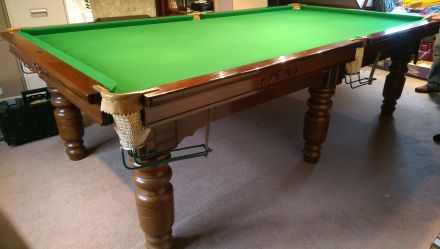 (M995) 9 ft Mahogany Turned Leg Snooker/Pool Table