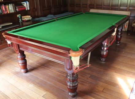 M1099 9 ft Mahogany Turned Leg Snooker Table