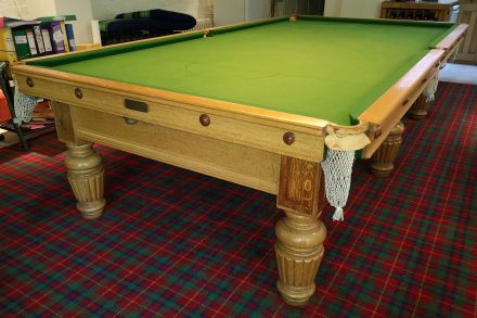 (M1141) 10 ft Oak Reeded Leg Snooker Table