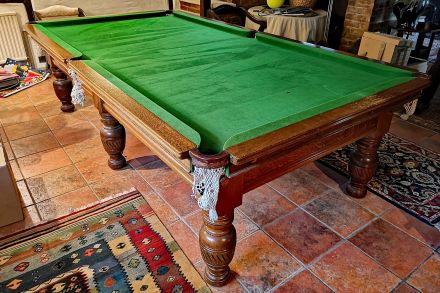 9ft Antique snooker table