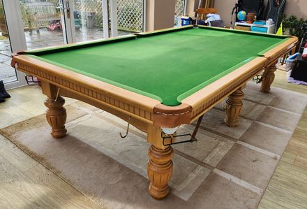 (M1327) 10 ft Oak Turned & Fluted Leg Snooker Table