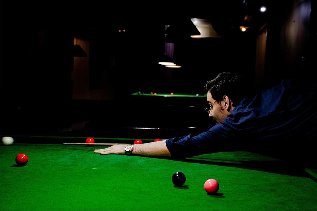 person playing snooker